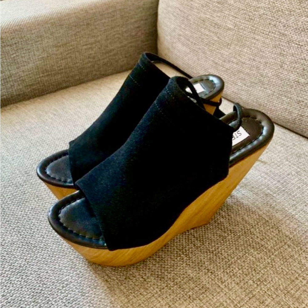 Steve Madden Bonelli Wedges Size 6 in Leather suede. Made in Italy. New no box.